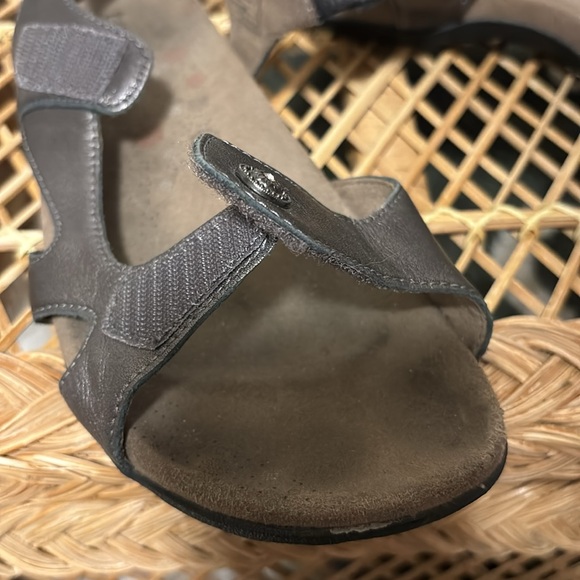 TAOS Eden 2 Silver Pewter Women's Size 7 Strap Flat Comfort Sandals - Picture 4 of 6